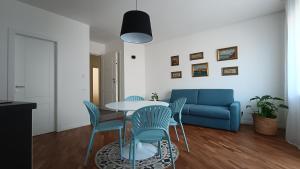 A seating area at Al Duca appartamento in centro