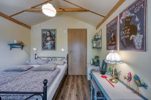 Gallery image of Tiny House Mona Lisa - Happy Rentals in Štanjel