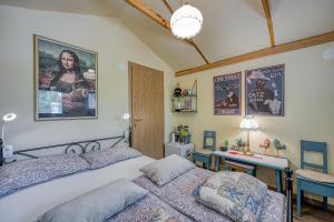 Gallery image of Tiny House Mona Lisa - Happy Rentals in Štanjel