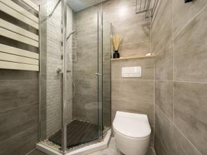 Ein Badezimmer in der Unterkunft iHome-Lujiazui Riverside, Shanghai's Leading Advocate for Genuine Apart ment - Committed to Quality, Bund RiverView&CityWalk, Deluxe Neighborhood