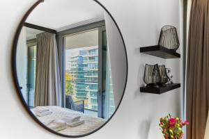 Posteľ alebo postele v izbe v ubytovaní Wave Sea View & SPA Apartment A756
