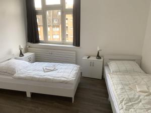 Ένα ή περισσότερα κρεβάτια σε δωμάτιο στο Sleek Apartment in Troisdorf