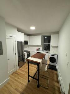 Kuchyň nebo kuchyňský kout v ubytování Hoboken Gem-10 Min to NYC