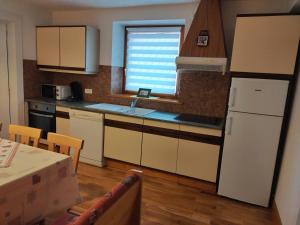 Dapur atau dapur kecil di maison louis +7 gambar