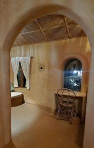 TV a/nebo společenská místnost v ubytování Nelli Mud Village