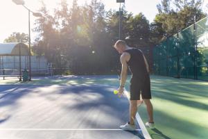 Tenis a/nebo squash v ubytování Vietsovpetro Ho Tram Beach Resort & Spa nebo okolí