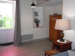 a living room with a lamp and a window at L'Encre in Blismes