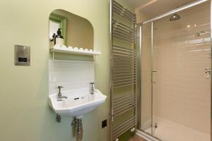 Et badeværelse på Queensberry Cottage