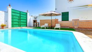 Πισίνα στο ή κοντά στο Cortijo San León Fuente de Piedra by Ruralidays