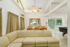 Posezení v ubytování Villa Navin Premiere Pool Villa