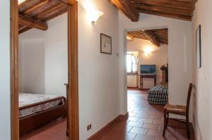 a room with a bedroom with a bed and a mirror at Sant'Antonio in Volterra