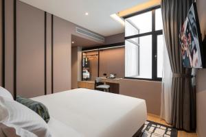 Postel nebo postele na pokoji v ubytování Citadines Connect Cecil Georgetown Penang
