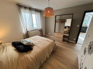 Katil atau katil-katil dalam bilik di Les Reflets du Château - Parking Gratuit - Cosy & Moderne - Route des vins