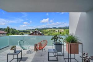 Bazén v ubytování Apartment VIVA TEBA Vrchlabí nebo v jeho okolí