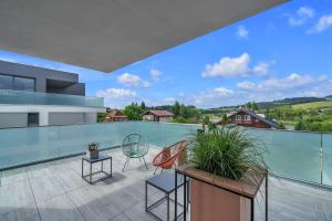 Bazén v ubytování Apartment VIVA TEBA Vrchlabí nebo v jeho okolí