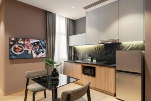 Kuchyň nebo kuchyňský kout v ubytování Citadines Connect Cecil Georgetown Penang