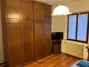 TV a/nebo společenská místnost v ubytování Al Portico Private Rooms