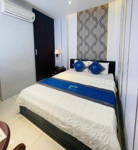 Postel nebo postele na pokoji v ubytování Phuc Hotel