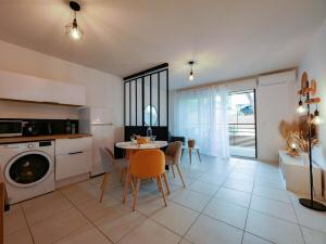 Кухня или мини-кухня в L'Alba Rosso - Climatisation, parking et terrasse
