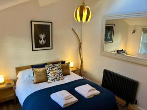 En eller flere senge i et værelse på Sunshine Cottage