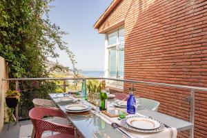 a table on a balcony with a view of the ocean at Torre Mirador Azul 2 habitaciones in Tossa de Mar
