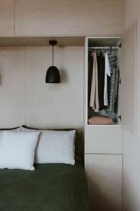 Postel nebo postele na pokoji v ubytování Essence Kangaroo Island - Tiny home American River