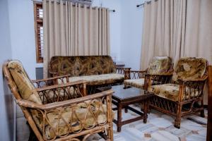 Hotel Swagath的休息区
