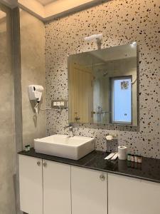 Un baño de MVT Guesthouse & Restaurant 102 fotos más