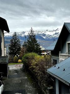 a view of snow capped mountains from a street at Joli petit studio neuf in Saint-Gervais-les-Bains +1 photo