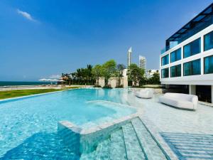 Bazén v ubytování Veranda Resort Pattaya - MGallery Collection nebo v jeho okolí