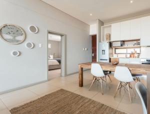 Køkken eller tekøkken på Zimbali Suites 601 + 2 billeder