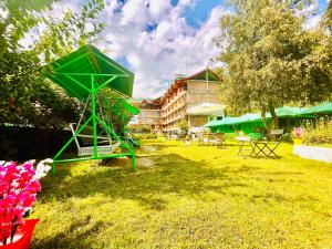 Zahrada ubytování The Himalayan Vilo Resort - A Riverside Resort, Manali