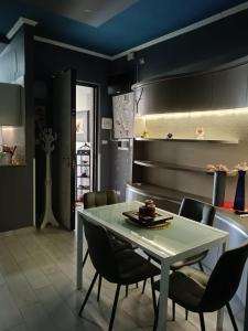 a dining room with a table and chairs at FLOWER'S HOUSE di Doris Simone in Bari