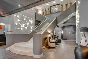 Ruang duduk di Sandman Signature London Gatwick Hotel