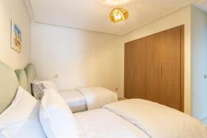 Uma cama ou camas num quarto em Kasbel 2 Appart & Pool