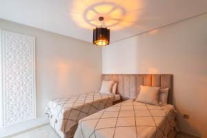 Uma cama ou camas num quarto em Kasbel 2 Appart & Pool