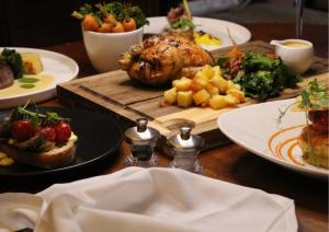 Makanan di atau berdekatan hotel +29 gambar