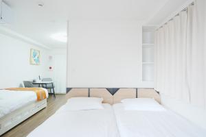 Postel nebo postele na pokoji v ubytování 東京リリアルホテル501