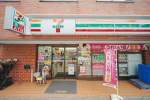 Supermarket nebo jiné obchody v  hotelu nebo okolí