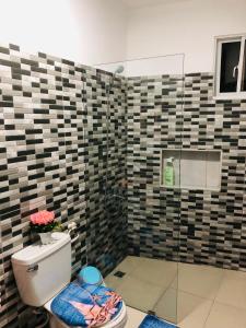 Ένα μπάνιο στο Apartamento Acogedor