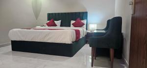 Postel nebo postele na pokoji v ubytování Hotel K9 Regency sirsa