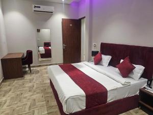 Postel nebo postele na pokoji v ubytování Hotel K9 Regency sirsa