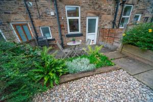 Pass the Keys Pet & Cycle Friendly Garden Home in New Mills外面的花园