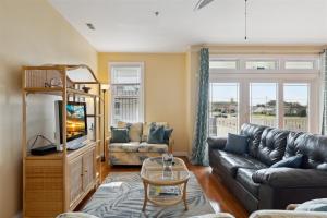 Χώρος καθιστικού στο 407 E Palm Rd, Unit 107