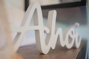 a white sign that saysax on a table at Fewo Lüttje Parl in Hooksiel