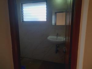 UDUPI YATHRINiVAS的一间浴室