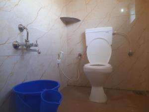 UDUPI YATHRINiVAS的一间浴室