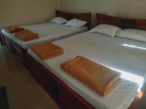 UDUPI YATHRINiVAS客房内的一张或多张床位