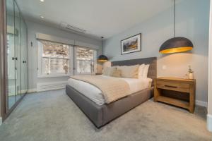 New Listing Renovated 3BR with AC & Pool客房内的一张或多张床位
