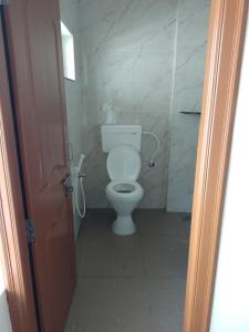 UDUPI YATHRINiVAS的一间浴室